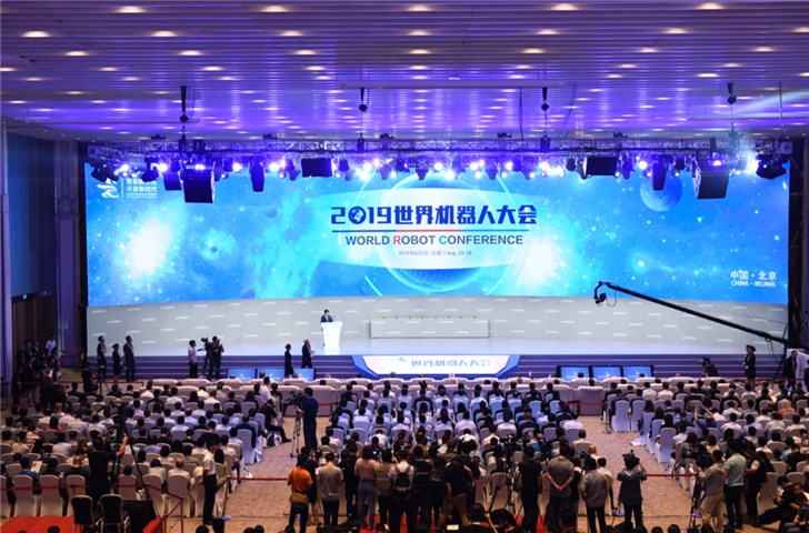 上半年中國機器人市場規模達42.5億美元，占全球三成